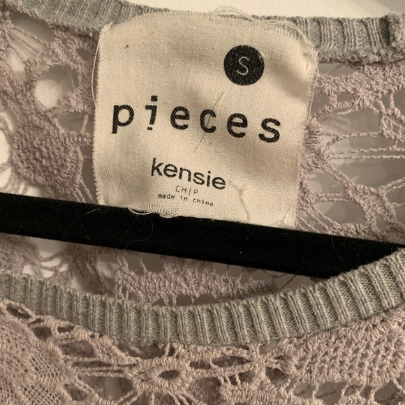 Kensie grey sweater. Size small. - Picture 3 of 3